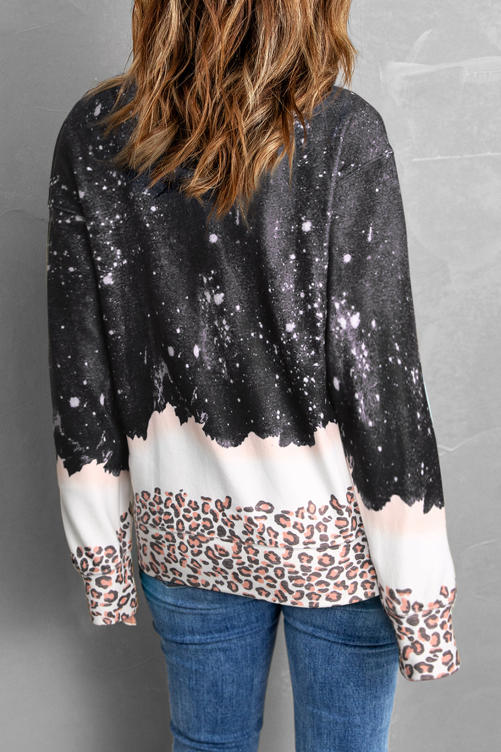 Leopard Heart Graphic Long Sleeve Sweatshirt